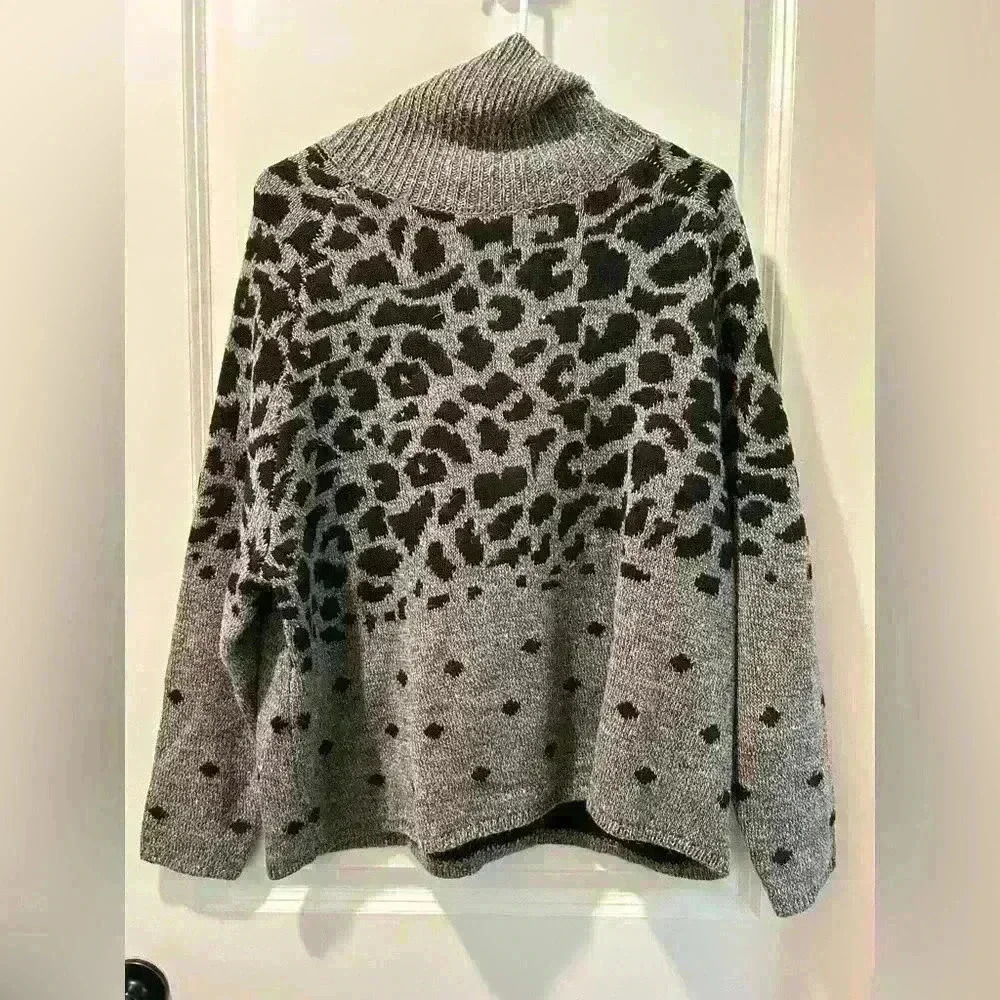 Divine Heart sweater crowl neck boxy gray leopard size M